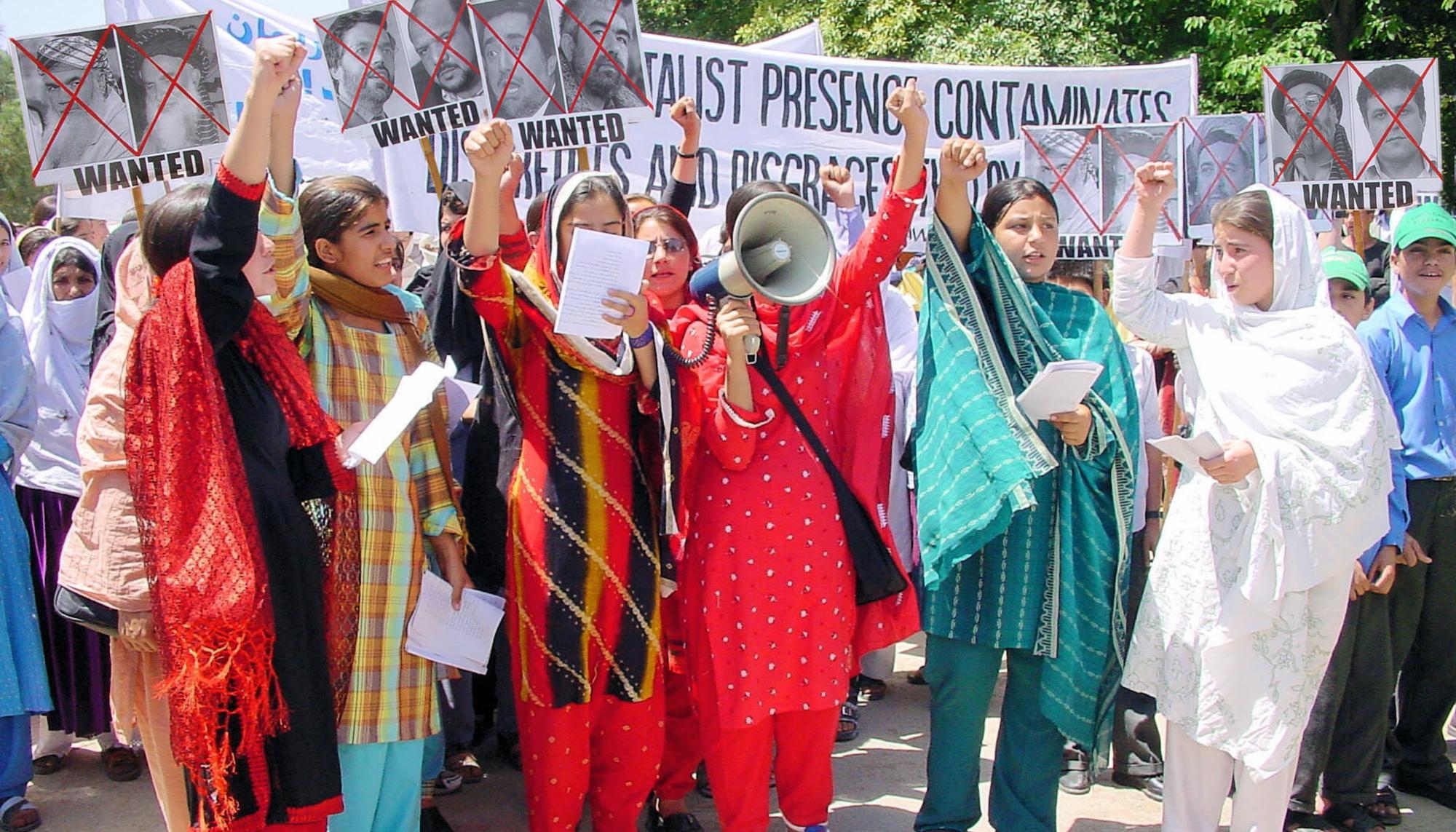 Activistas afganas protestan contra el régimen Talibán